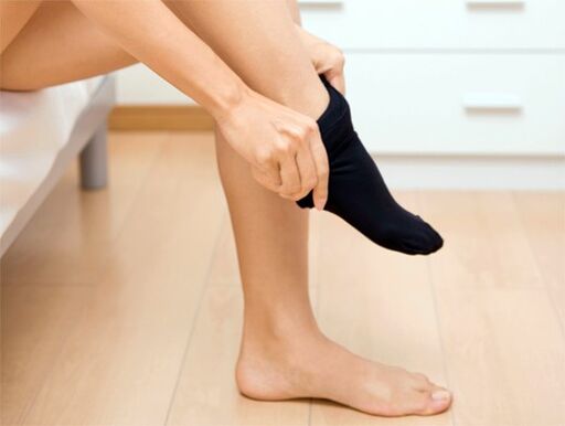 clean socks when treating fungus on the skin of the feet