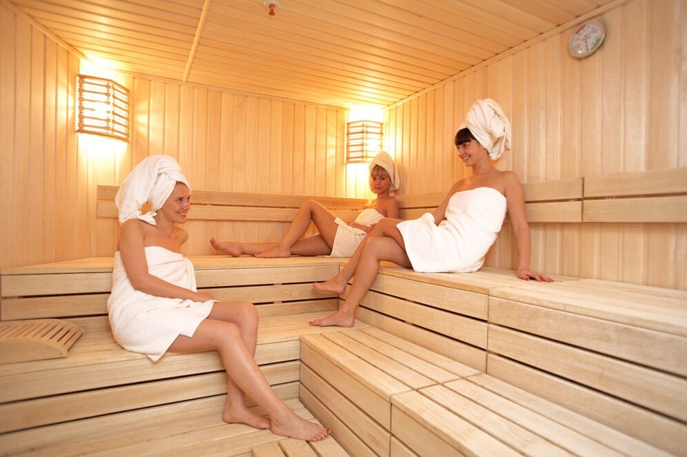 The sauna is a public place where one can become infected with onychomycosis